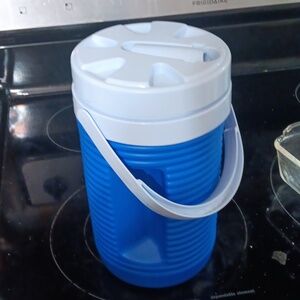 Rubbermaid 1/2 gallon jug